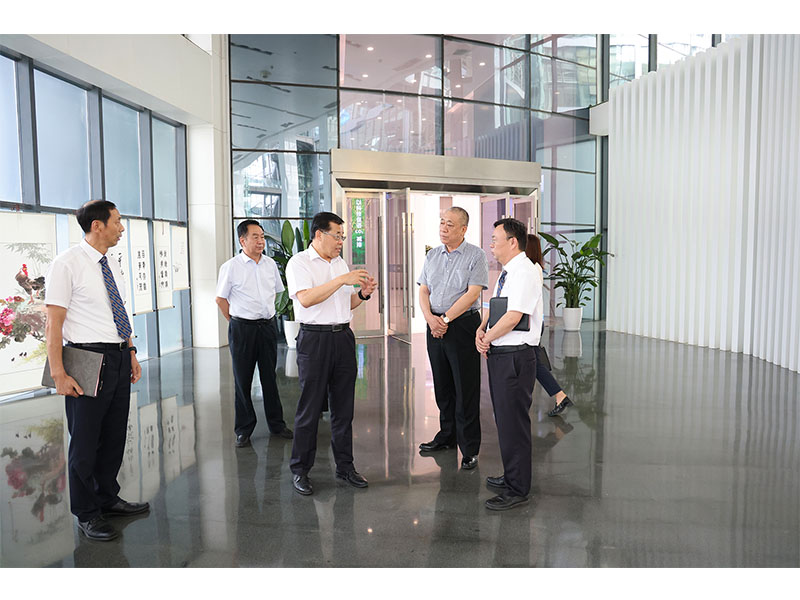 河南礦山創(chuàng)始人、黨委書記崔培軍一行到訪鄭煤機(jī)、洛軸進(jìn)行商務(wù)交流